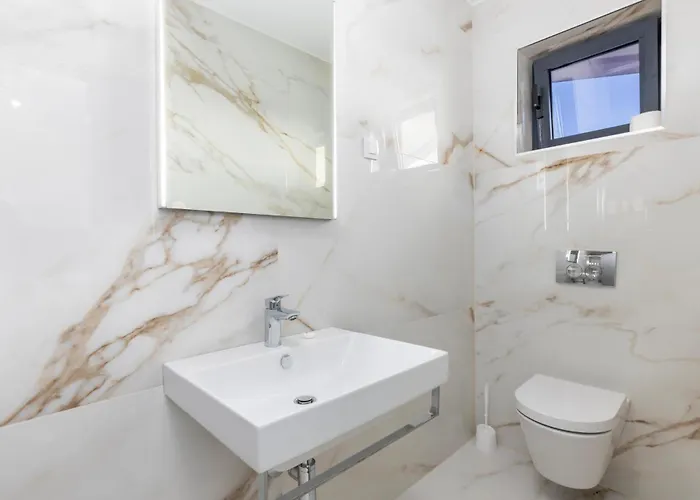 2 Bedroom Beautiful In Appartamento