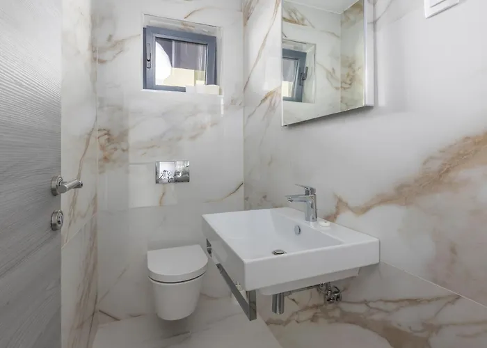 2 Bedroom Beautiful In Appartamento *
