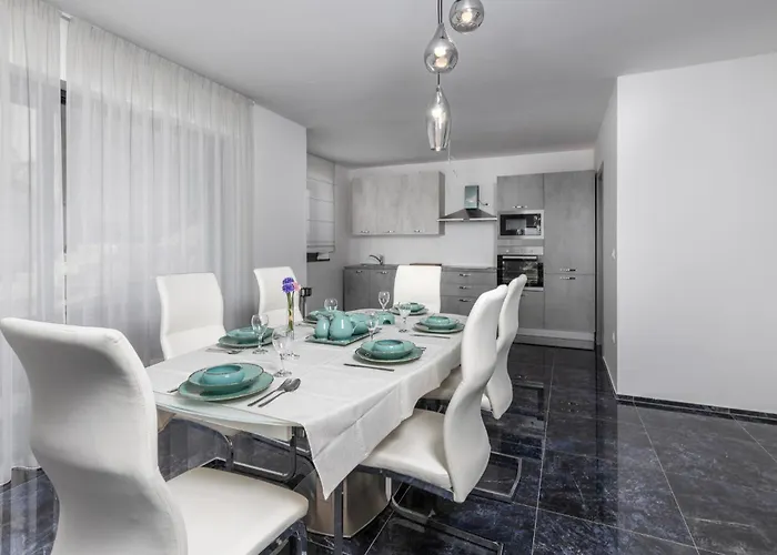 2 Bedroom Beautiful In Appartamento *