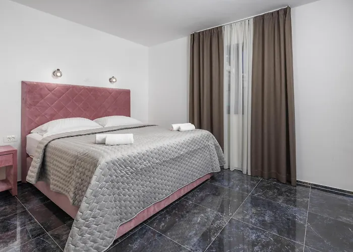 2 Bedroom Beautiful In Laurana