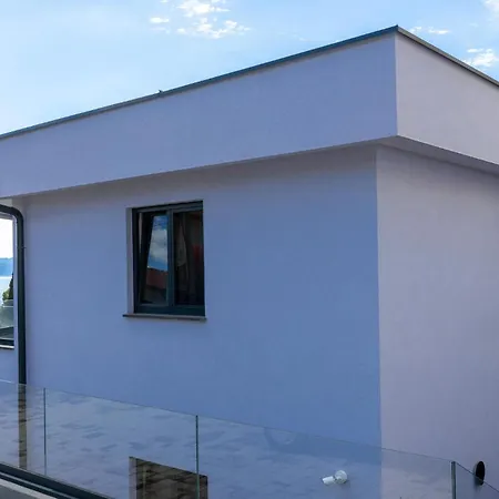 2 Bedroom In * Lovran